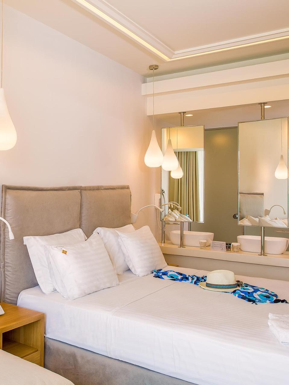 Samian Mare Hotel, Suites & Spa การ์โลวาซี ภายนอก รูปภาพ