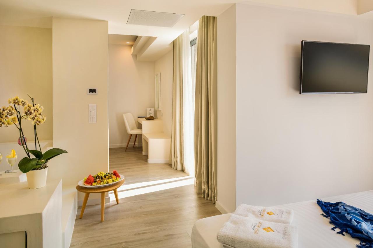Samian Mare Hotel, Suites & Spa การ์โลวาซี ภายนอก รูปภาพ